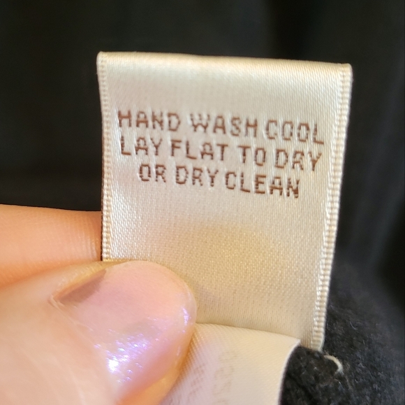 Peter Millar 100% Cashmere V-Neck Sweater – Black | Men’s Luxury Knitwear - Picture 5 of 5